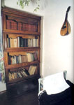 Книжный шкаф с личной библиотекой М.Джалиля