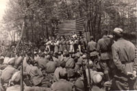 Фронтовой театр выступает на передовой. 1943 г.
