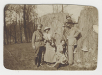 В.Я. Брюсов и М.В. Вульфарт в окружении знакомых. Варшава. Август 1914 - апрель 1915