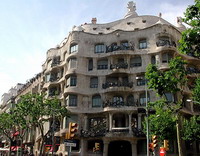Антонио Гауди. Дом Мила (''Каменоломня''). Барселона