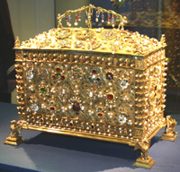 Эрмитаж подарил Музеям Московского Кремля выставку драгоценнстоей