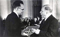 К.Е.  Ворошилов вручает орден Ленина Б.А.  Арбузову. 1953 г.