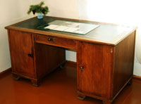 Письменный стол, за которым написан роман  