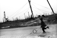 Рена Эффенди. Мальчик из поселка Балаханы. Азербайджан. 2003. Courtesy of Gallery.Photographer.ru