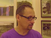 Сергей Гусарин на своей выставке ''Зона души'' в Рыбинском музее-заповеднике. 2012.