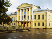 Культурный центр ''Дом Озерова'', где находится  Музейно-выставочный зал Народного художника России М.Г. Абакумова