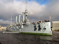 Крейсер 1-го ранга ''Аврора'' на вечной стоянке у Петровской набережной. Санкт-Петербург