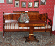 Иркутский музей декабристов презентовал уникальную коллекцию антикварных предметов  XIX в.