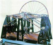 8-цилиндровый поршневой оппозиционный двигатель внутреннего сгорания. 1879 г.
