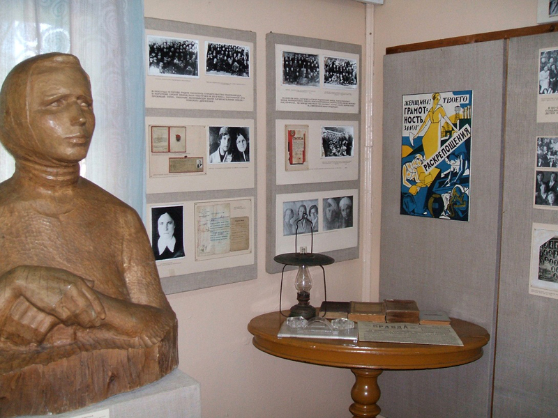 Зал «Установление и упрочение Советской власти в Руднянском районе»