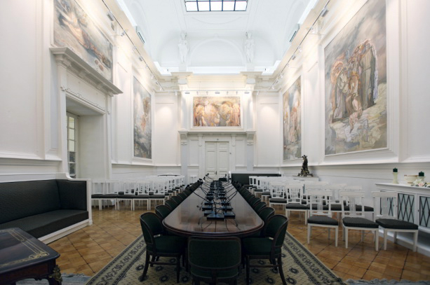 Белый зал Президиума Российской академии художеств