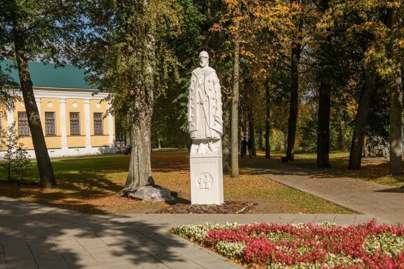 Памятник Угличскому князю Андрею Васильевичу Большому
