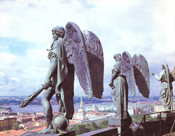 Ангелы Исаакиевского собора. Скульптор И. Герман
