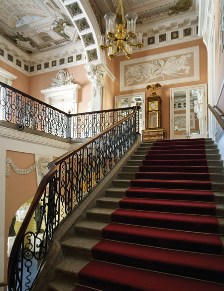 Парадная лестница Павловского дворца