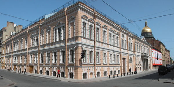Вид на Центральный музей связи имени А.С. Попова (бывший дворец канцлера А.А. Безбородко)