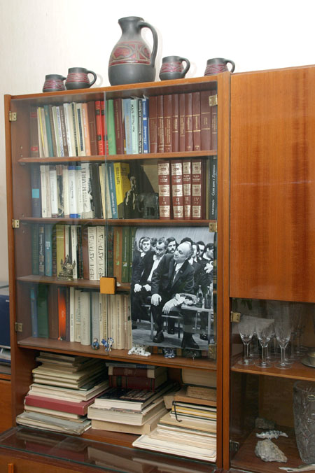 Книжный шкаф. Фрагмент экспозиции
