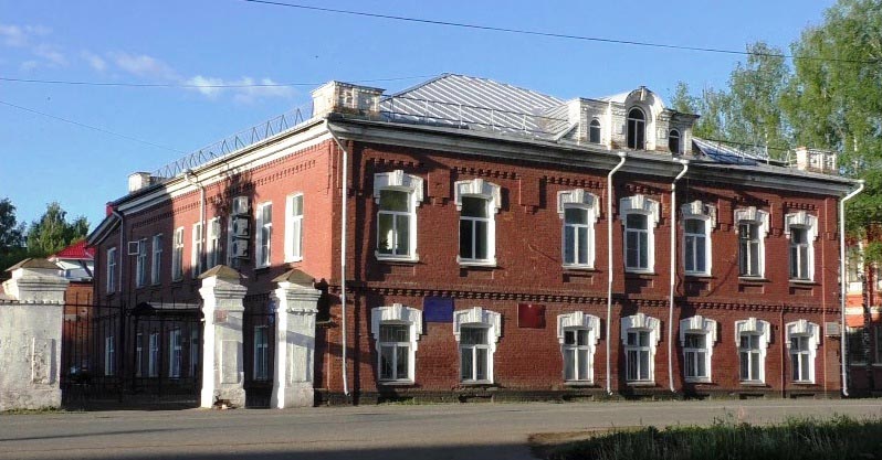 Здание, где расположен Глазовский районный историко-краеведческий музейный комплекс