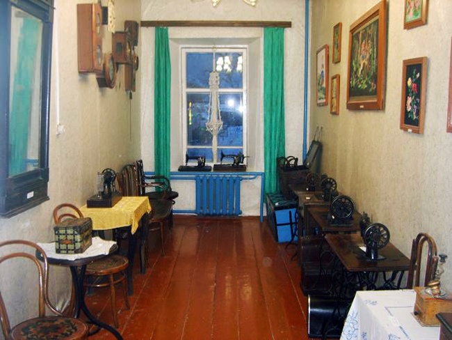 Экспозиция отдела старинной мебели